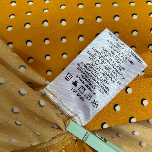 Gently Worn Hilary Radley Cool, Soft, Lightweight Short Sleeve Top w/Polkadots - Picture 10 of 16